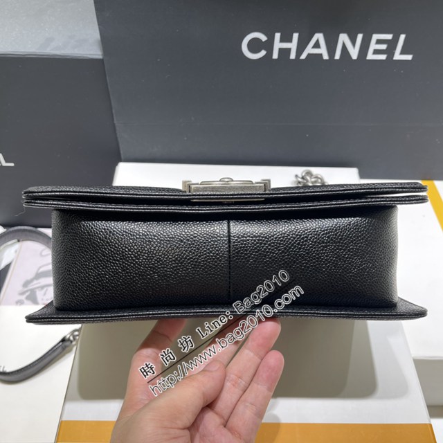 Chanel專櫃經典款boy鏈條女包 香奈兒牛皮黑銀中號Leboy鏈條肩背包 djc6810